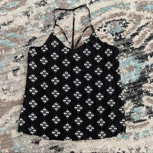 🍀 3/$30 NWT! No Boundaries black and white spaghetti strapped woven tank